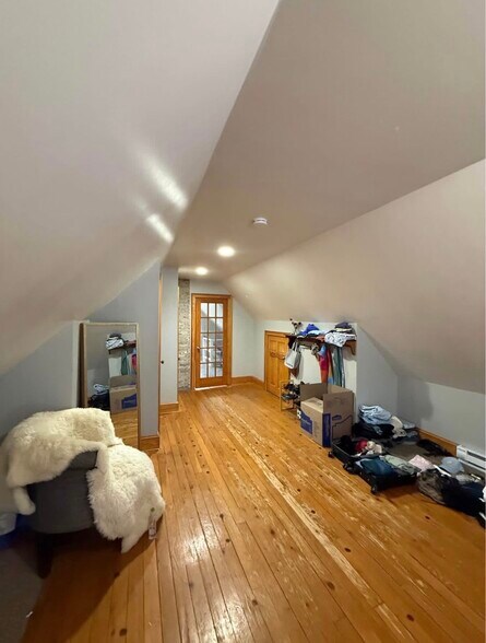Building Photo - 150 S 73rd St