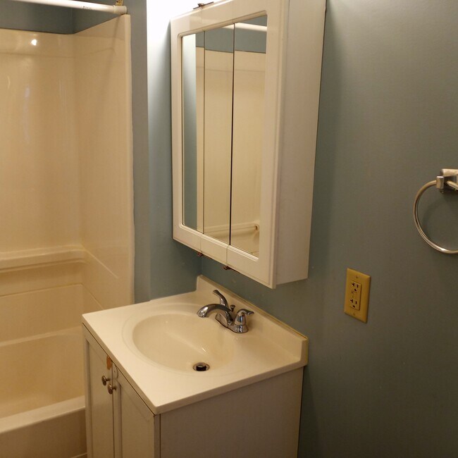 Building Photo - 43 Hawthorne St