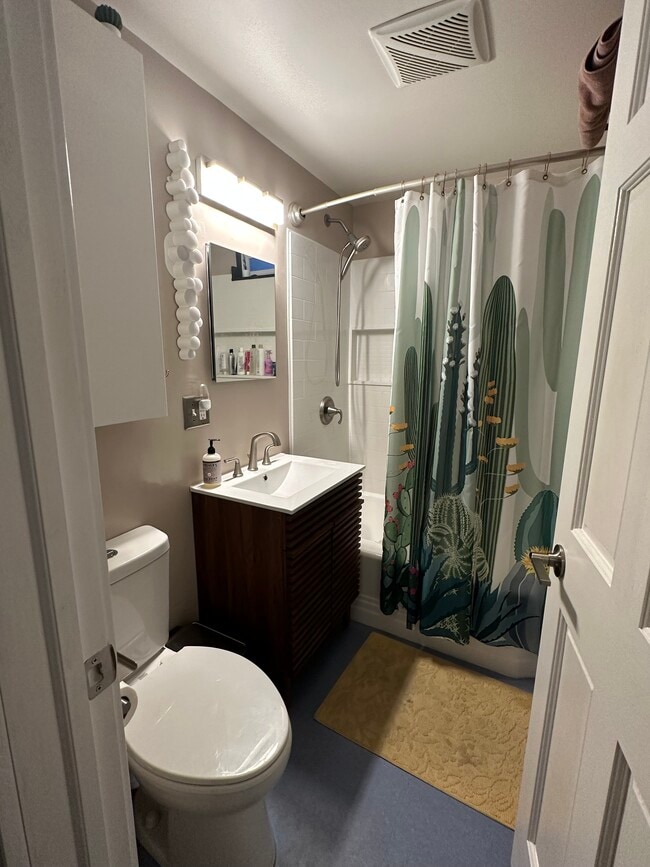 Remodeled bathroom - 175 Rosslyn Ave