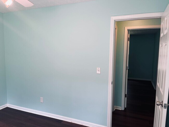 Building Photo - Wow! 3 bedroom 2 bathroom in Senoia. Must ...