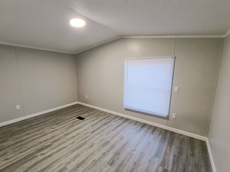 Building Photo - 64 Deerwood Park