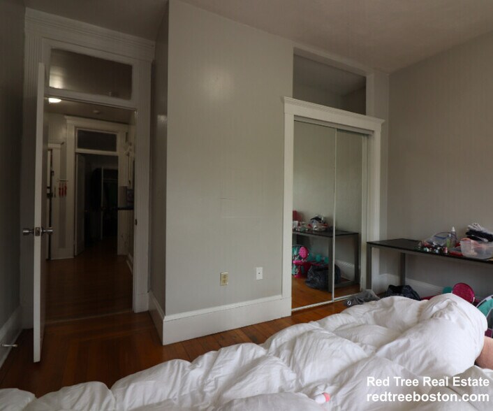 Building Photo - 465 Park Dr