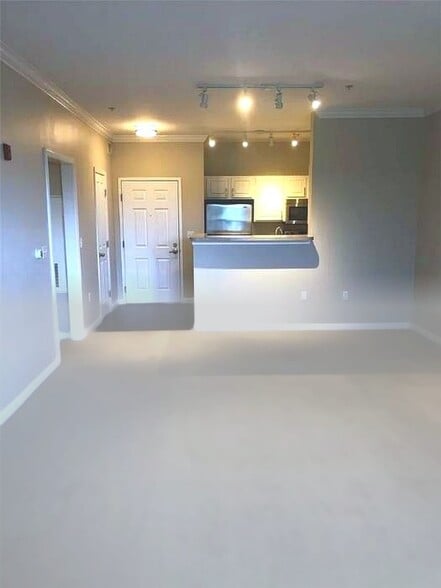 Building Photo - 1000 Providence Pl
