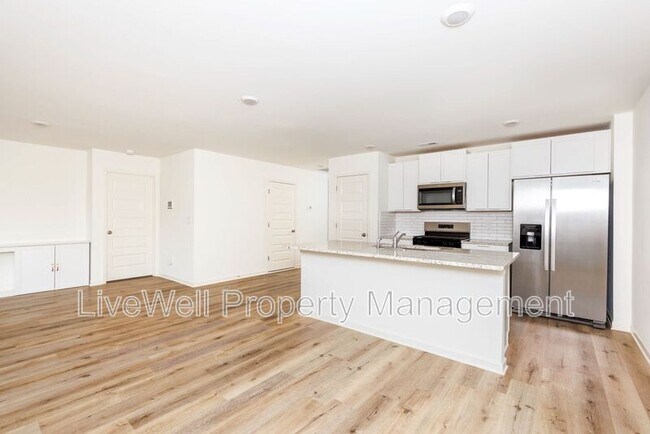 Building Photo - 853 Fish Camp Rd