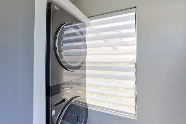 Building Photo - 6052 Lace Wood Cir