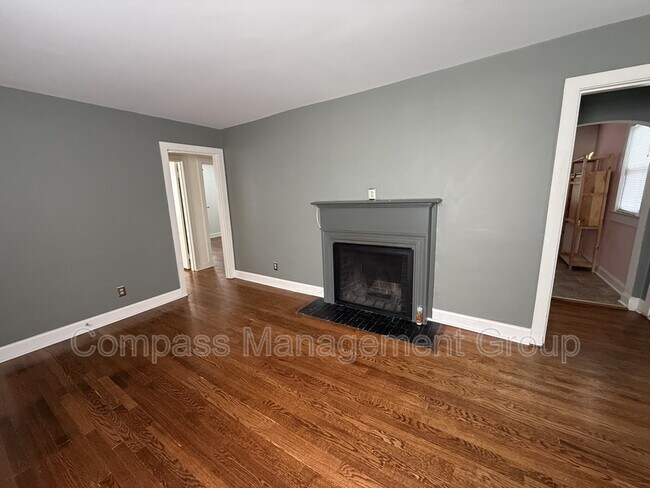 Building Photo - 3300 Miami St