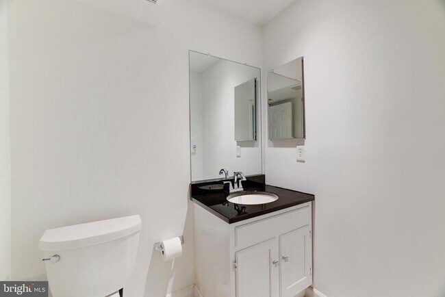 Building Photo - 1412 McLean Mews Ct