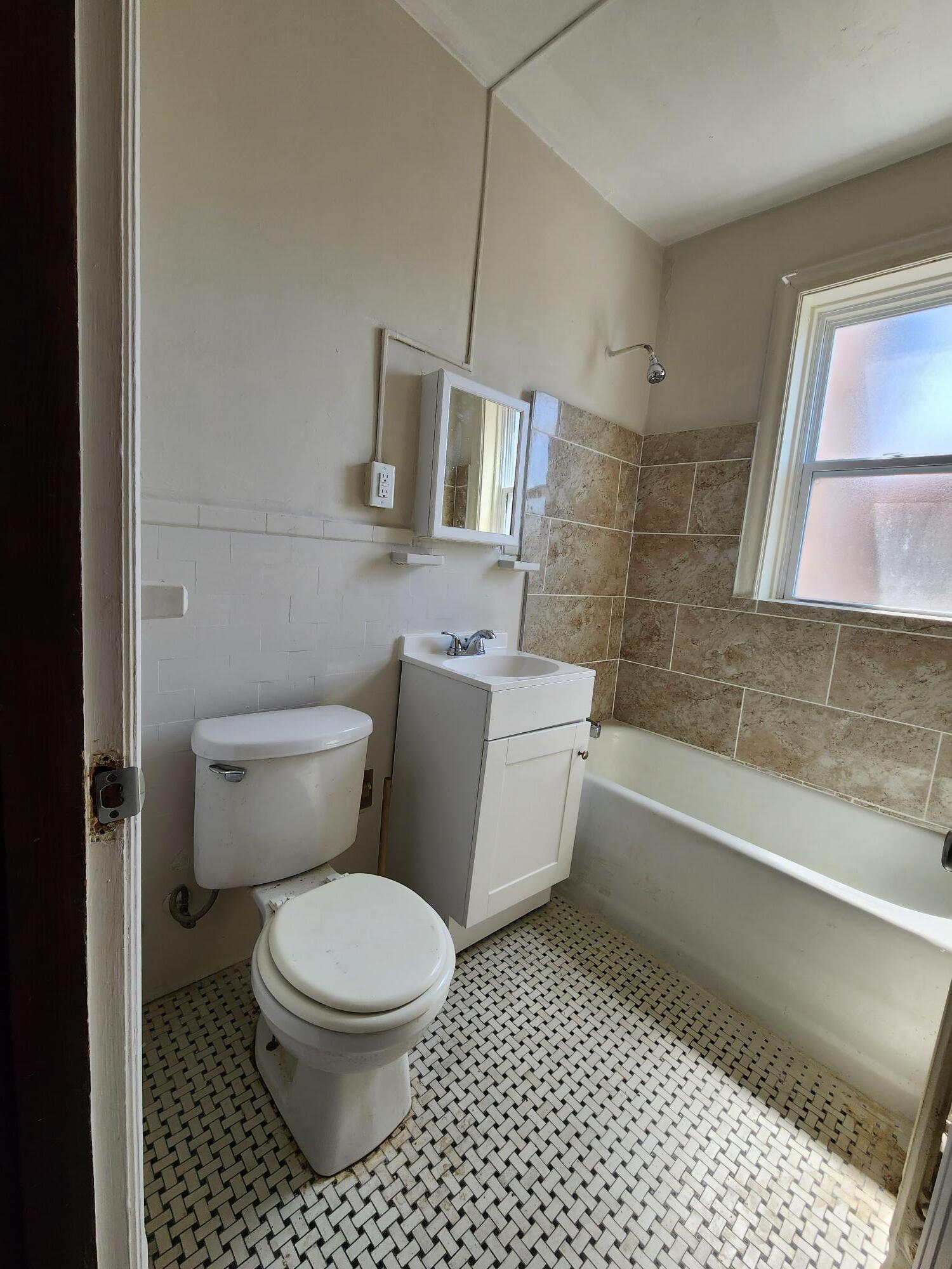 Bathroom - 3604 Delor St