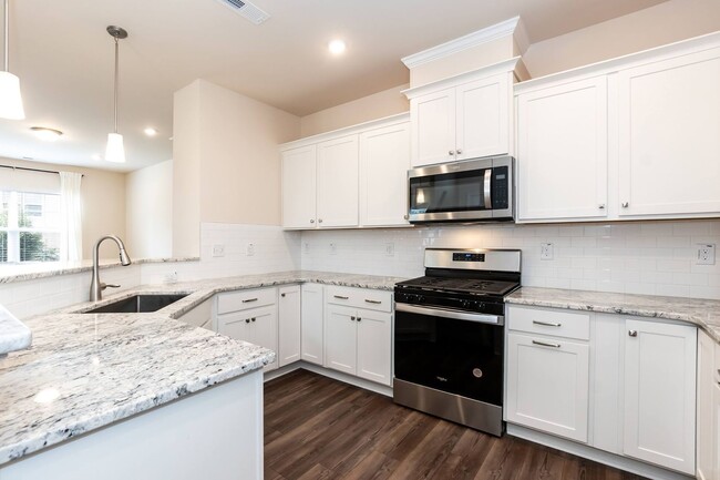 Building Photo - Three Bedroom End Unit Home!
