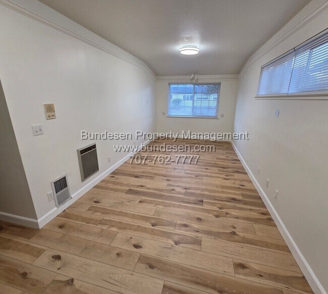 Building Photo - Beautifully updated 2015 Sq. Ft. Ranch-Style Home featuring 4BD/3BA| Brush Creek, Santa Rosa