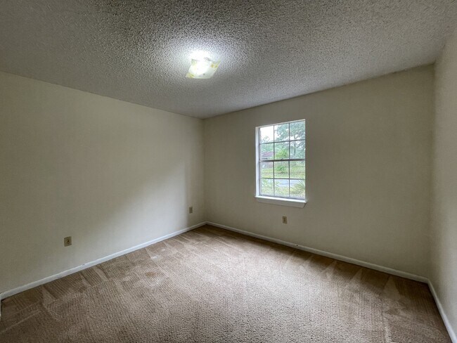 Building Photo - Apartment For Rent