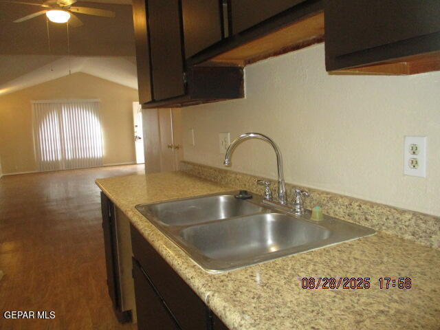 Building Photo - 946 Montera Rd