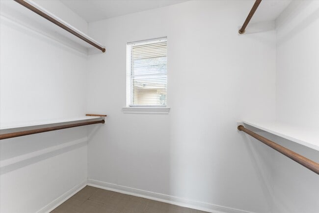 Building Photo - 954 Chamboard Ln