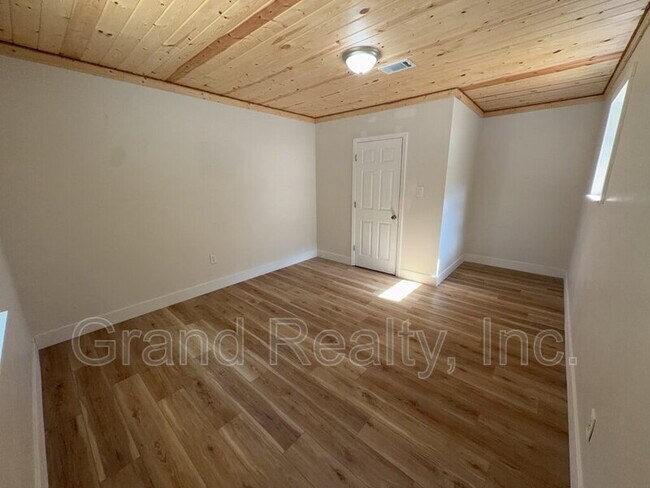 Building Photo - 6119 Shawn Ln