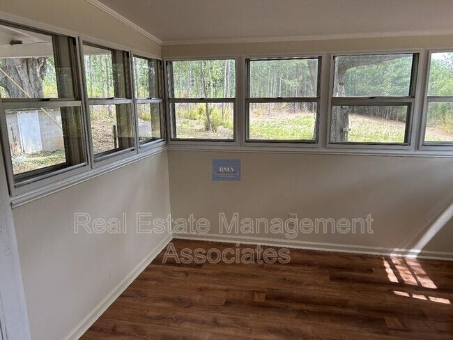 Building Photo - 126 Sihane Rd