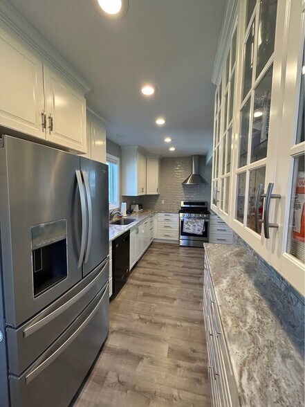 Building Photo - 18 Park Ave