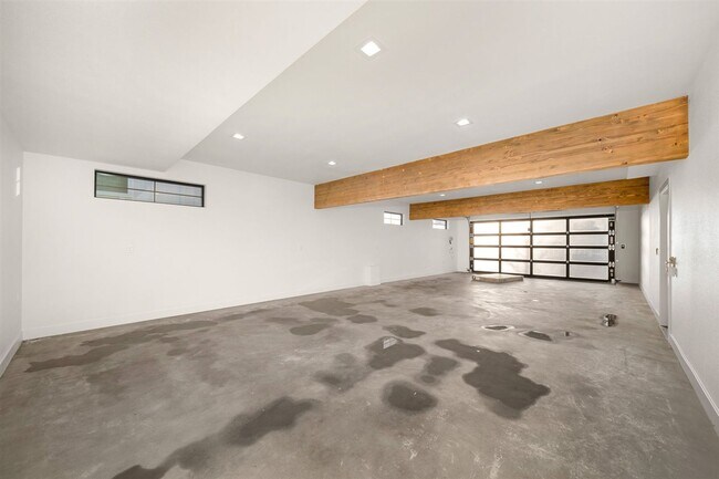 Building Photo - Modern Newly Built 4 Bed, 3 Bath Home!