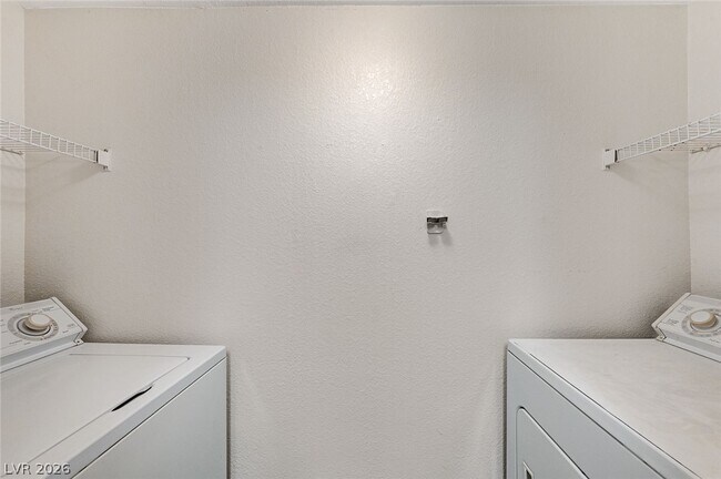 Building Photo - 555 E Silverado Ranch Blvd