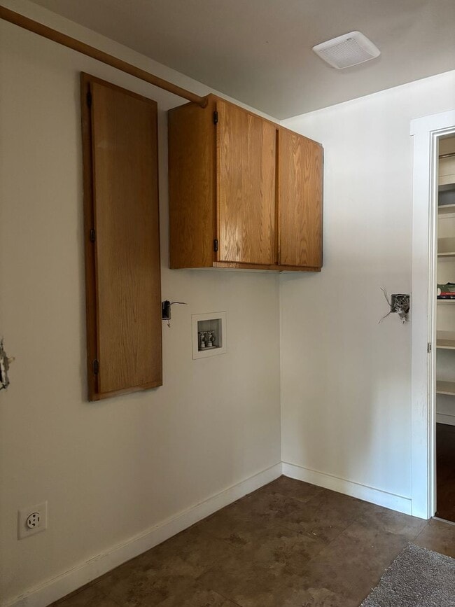Building Photo - 3 BR/2BA Home In Tamarack Park East