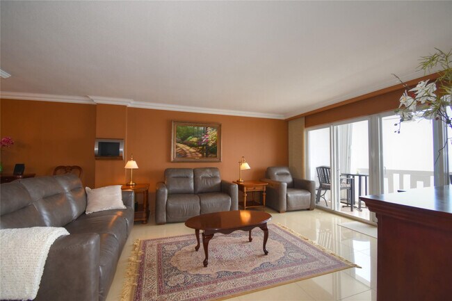 Building Photo - 1012 N Ocean Blvd