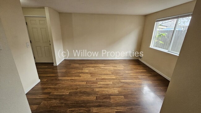 Building Photo - Two Bedroom in Tacoma