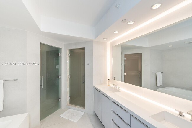 Building Photo - 781 Crandon Blvd
