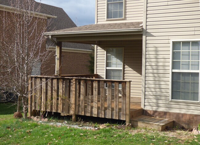 Building Photo - LOVELY HOME in Hamburg; Renovated, Garage, Many Upgrades!