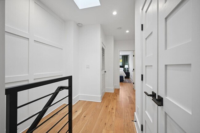 Building Photo - FURNISHED style in NoMA with Garage Parking