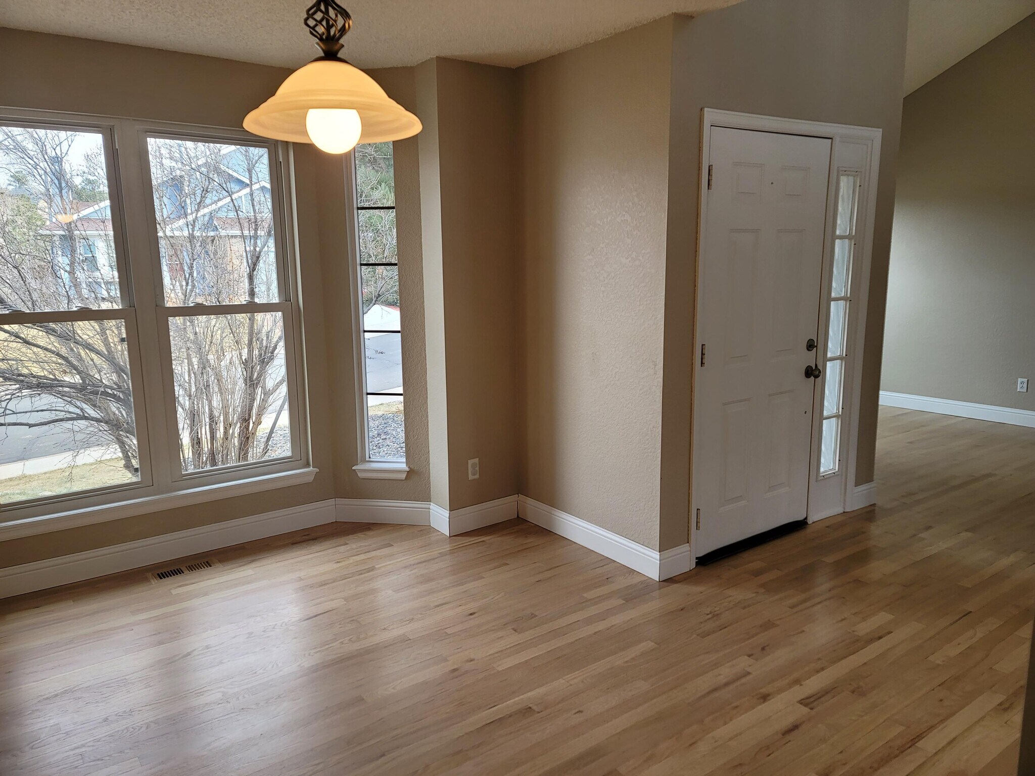 Building Photo - 1714 Foxfield Dr