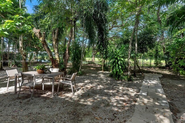 Building Photo - 5845 SW 88th St