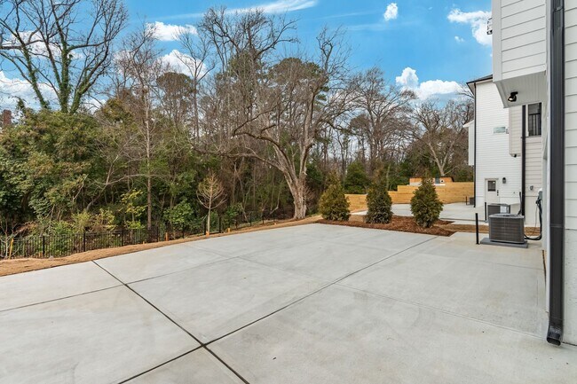 Building Photo - Beautiful 4-bedroom, 4-bathroom Custom Home Durham, NC