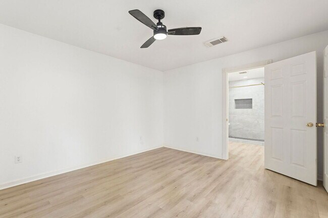 Building Photo - 11011 Almond Grove