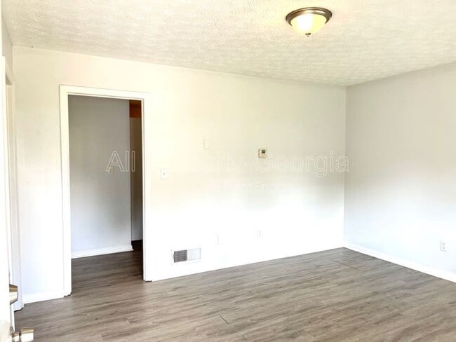 Building Photo - 86 Church St