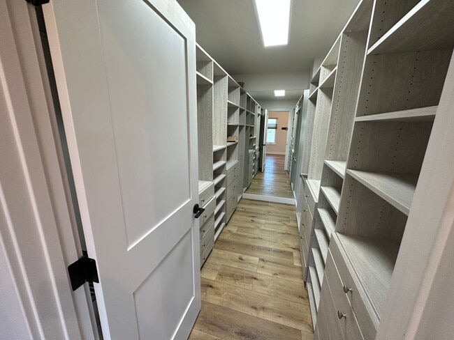 Building Photo - Updated 3 bedroom 2.5 bath with yard