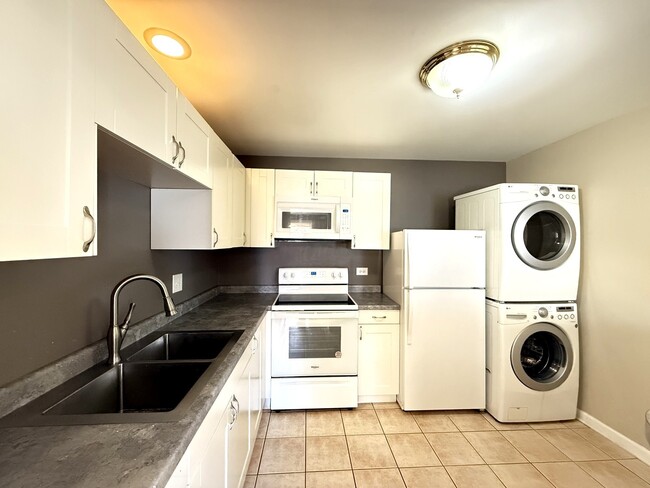 Building Photo - 2731 Wilshire Ct