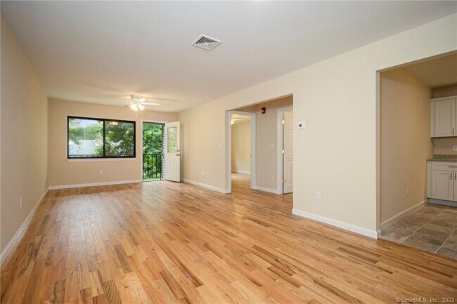 Building Photo - 685 Success Ave