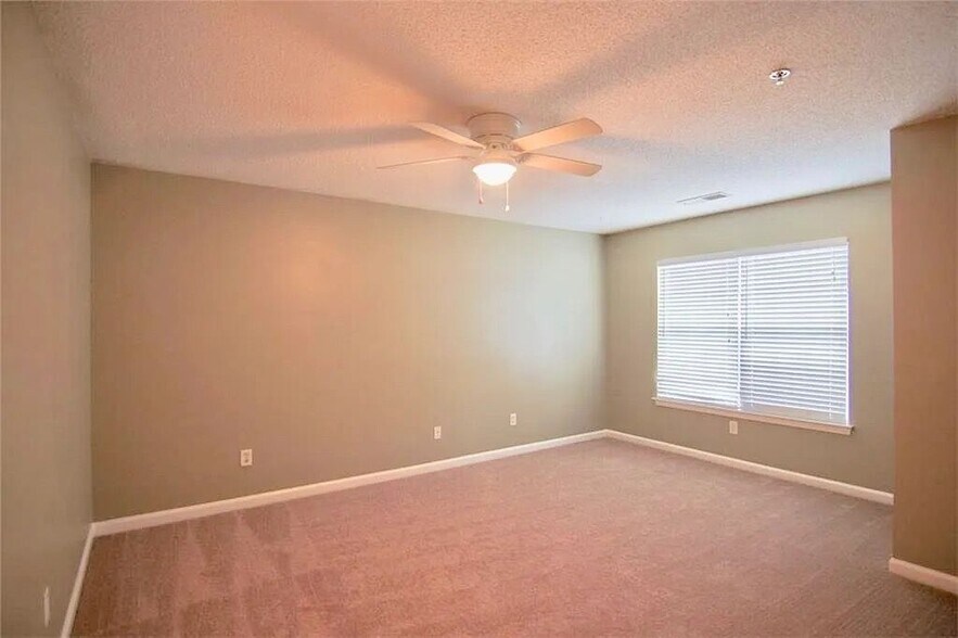 Building Photo - 246 Azalea Cir