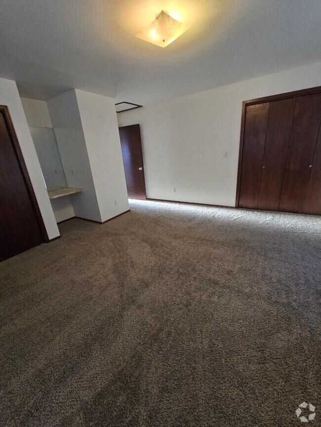 Building Photo - Cute 2 Bed in Central Longmont