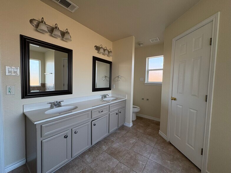 Building Photo - 2508 Isabelle Dr