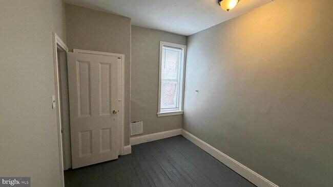 Building Photo - 2554 N Bouvier St