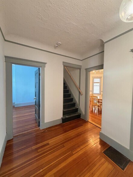 Building Photo - 27 Gilman Ter