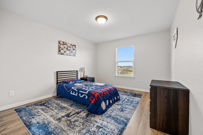 Building Photo - 8706 Hidden Oaks Dr
