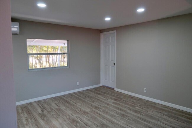 Building Photo - 410 Suwanee Dr