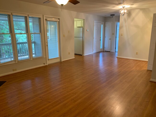 Building Photo - 2 Bed | 2 Bath Condo In Raleigh with Large...