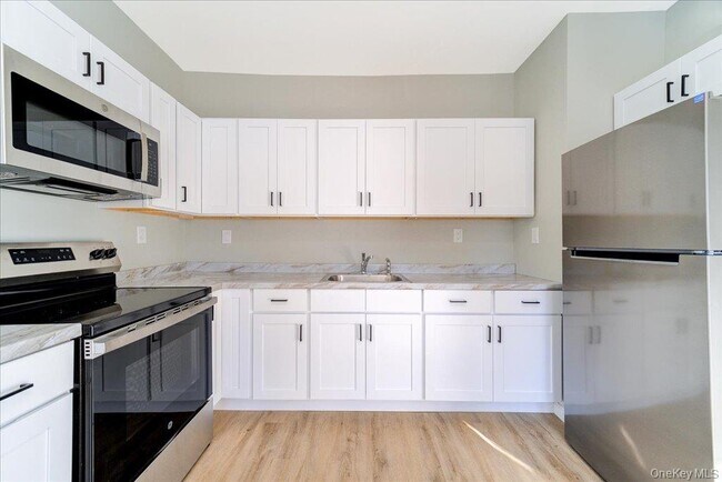 Building Photo - 108 Pine St