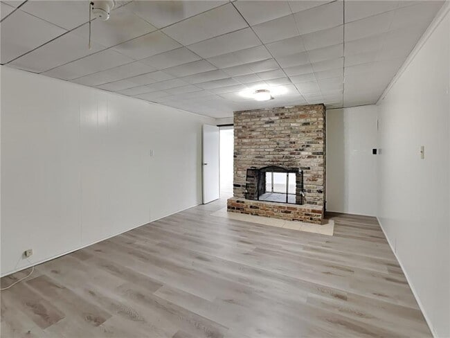 Building Photo - 2921 W 70 1/2 St