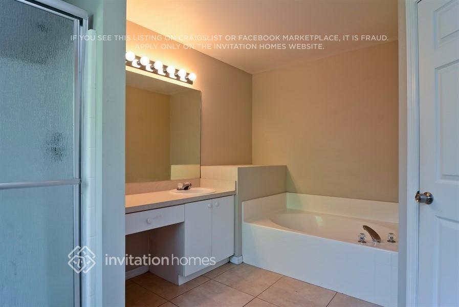 Building Photo - 5316 NW Acmar Ct