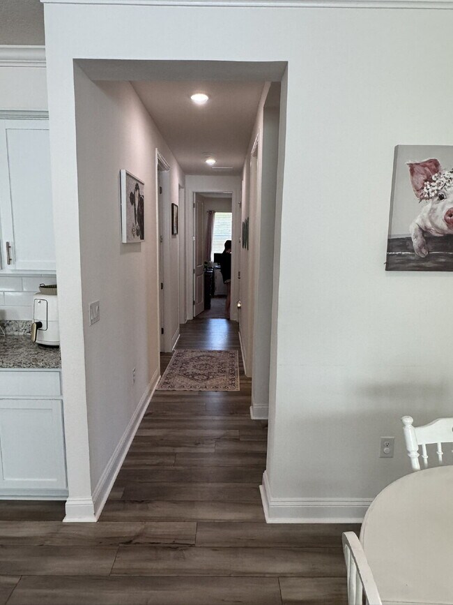 Building Photo - For Rent - Spring Move in Special ... 2nd Month's Rent FREE! (if sign a lease before the end of M...