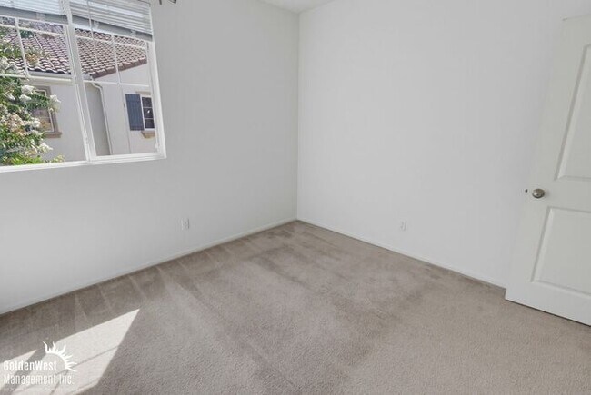 Building Photo - Modern 2Bdm 2Ba Condo in Desirable Chula Vista Community!