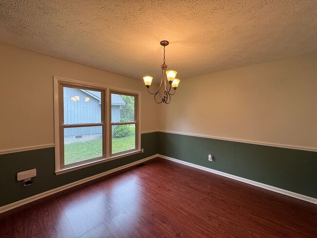 Building Photo - Charming 3 Bed, 2 Bath Fayetteville Home